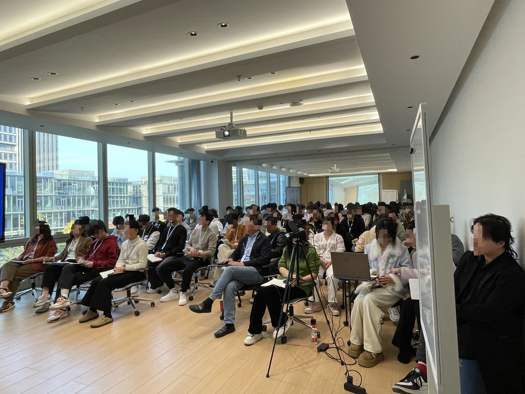 讲师与种子选手开展现场辅导