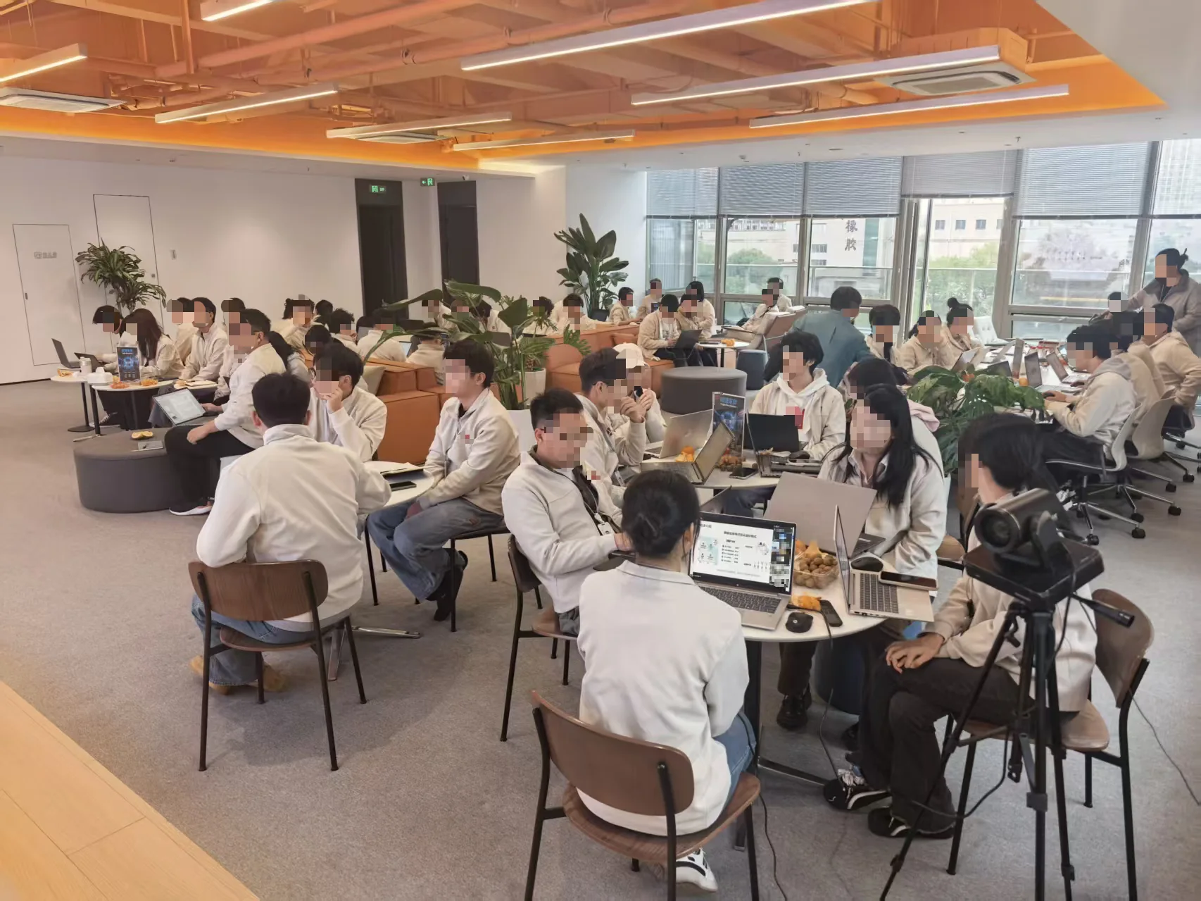 企业 AI 培训中的分组实践